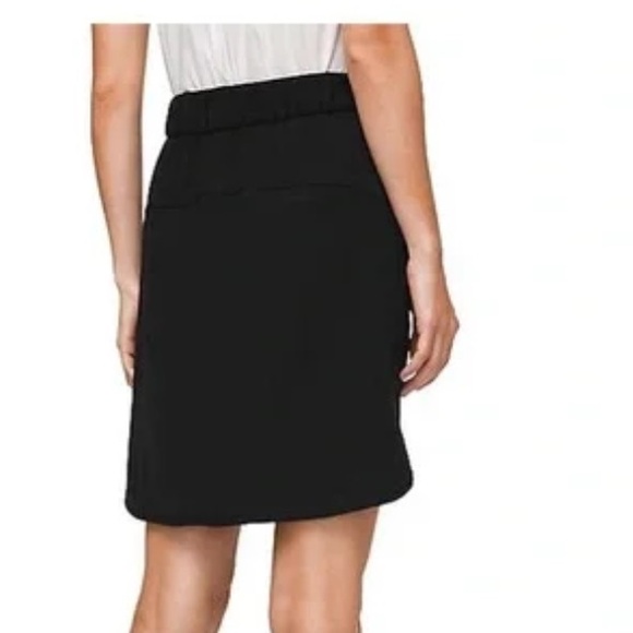 Lululemon On the Fly Skirt size 8 - Picture 3 of 7